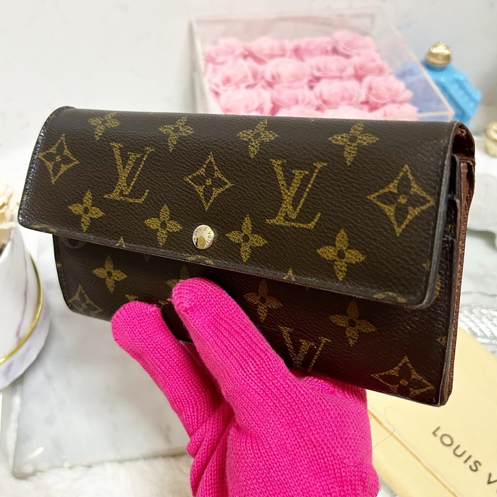 Authentic Louis Vuitton Classic Monogram Vintage Continental Sarah Wallet - Picture 3 of 13